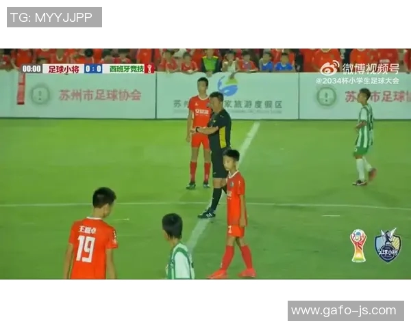 香港足球明星队精彩瞬间集锦展现球场风采与团队精神